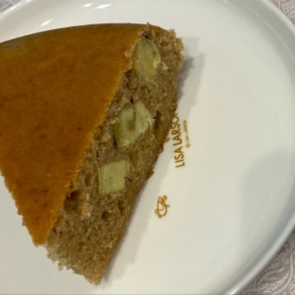 旬のさつまいも！全粒粉入りホットケーキミックスに、蜂蜜と油大さじ1ずつ入れ、角切りさつまいもを2分レンジしてから混ぜて炊飯しました。きれいに焼けました！美味！